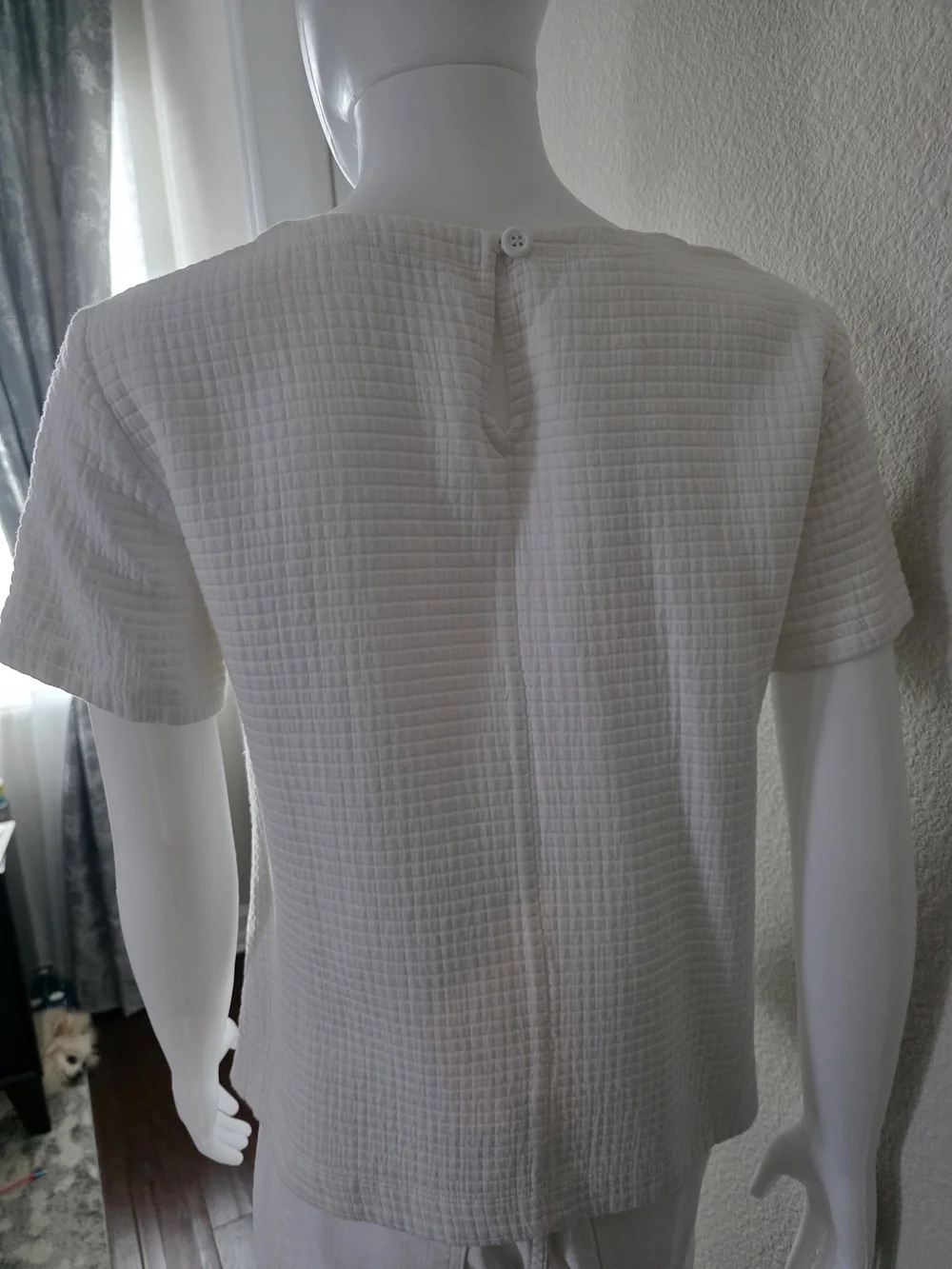 Eileen Fisher Quilted White Short-Sleeve, Straight Hem Top - Size XS